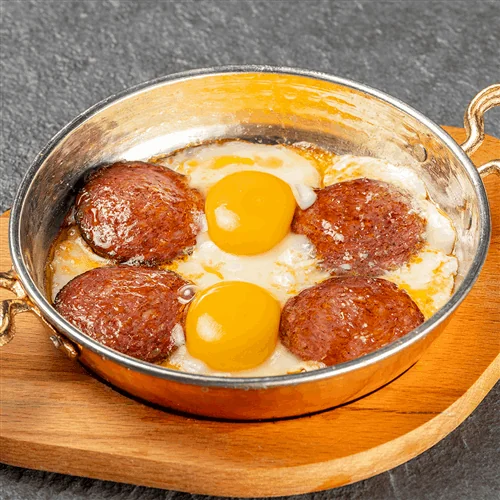 Sahanda Sucuklu Yumurta